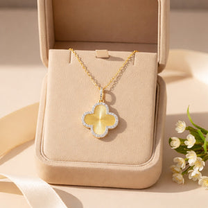14K Yellow Gold Clover Pendant Necklace with Round Brilliant Diamonds
